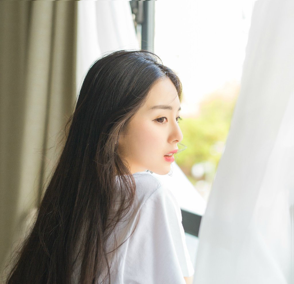 “是。”虽然不明白发生了什么事，管家也没干多问，连忙躬身答应一声，带了几名家丁前往刘璝的岳父那里准备接人，只是刘璝的夫人已经先一步离开，并没有接到，当这件事情被管家告知刘璝之后。